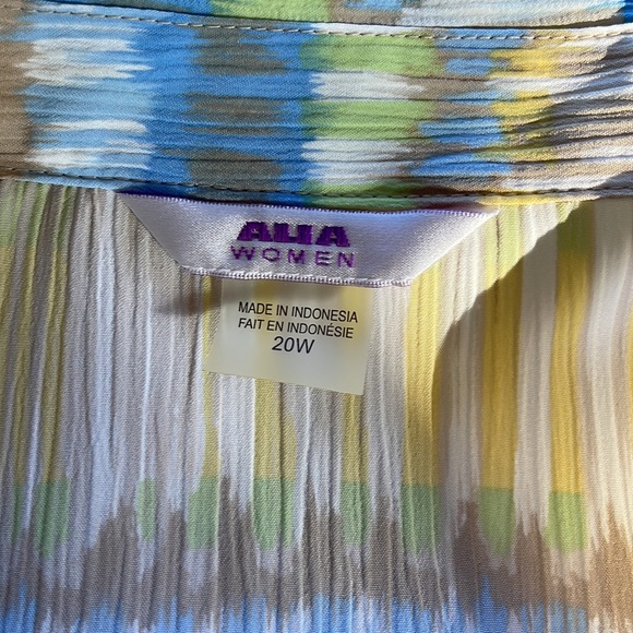 Alia Woman Plus Size Top 20W | Button-Down Short Sleeve Business Casual - Picture 4 of 4